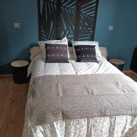 Au Pied Des Montagnes. Apartment