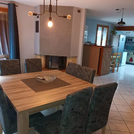 Apartment Au Pied Des Montagnes. *