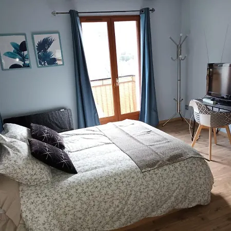 Apartment Au Pied Des Montagnes. *